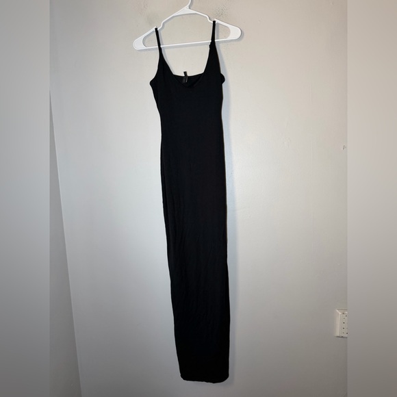 SKIMS Smooth layers skimpy scoop neck black dress size small - Picture 3 of 8